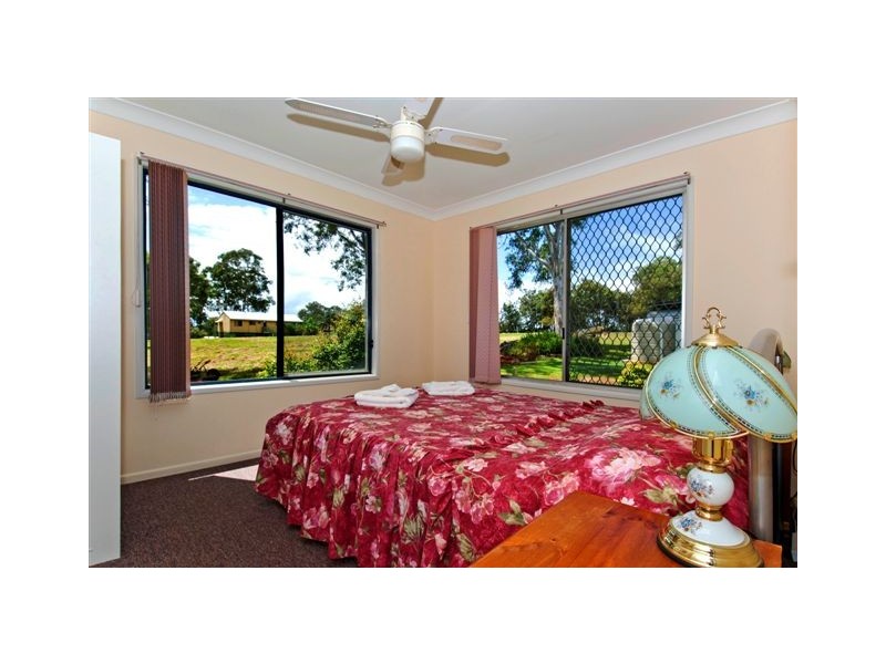 143 LUCAS  dr, Lamb Island QLD 4184