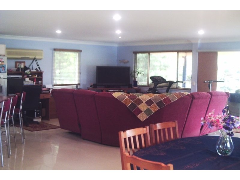14 WHITING ST, Macleay Island QLD 4184