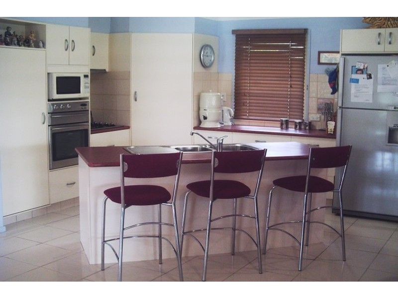 14 WHITING ST, Macleay Island QLD 4184