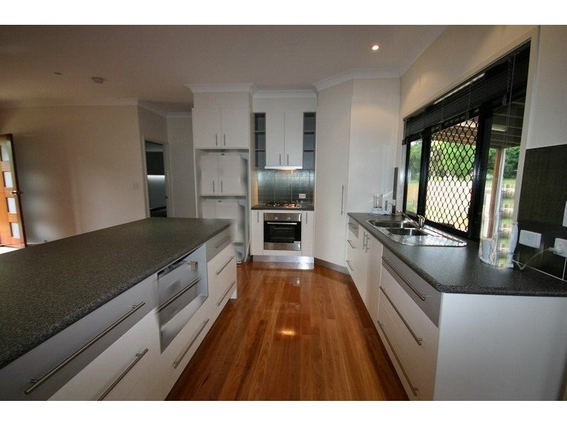 2 Duncan St, Macleay Island QLD 4184