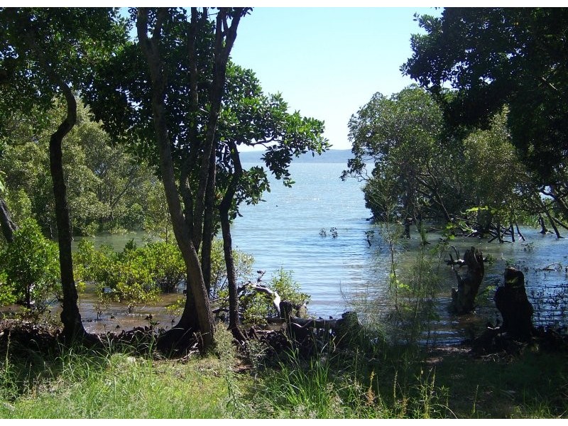 33 Calm Waters Cresc, Macleay Island QLD 4184