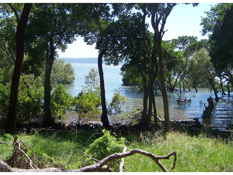 33 Calm Waters Cresc, Macleay Island QLD 4184