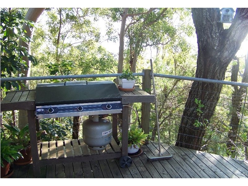 28 Blue Waters Cresc, Macleay Island QLD 4184