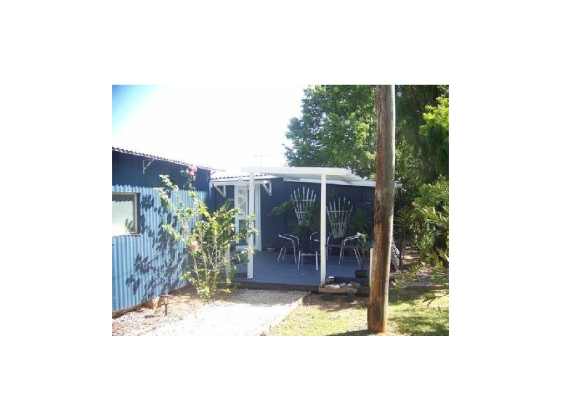 9 LEONIE cres, Lamb Island QLD 4184