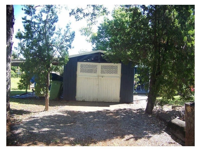 9 LEONIE cres, Lamb Island QLD 4184