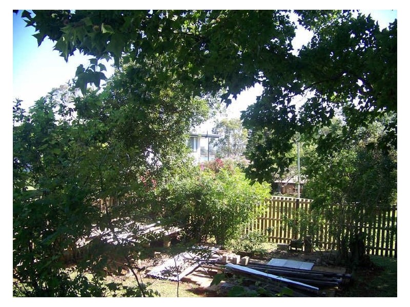 9 LEONIE cres, Lamb Island QLD 4184