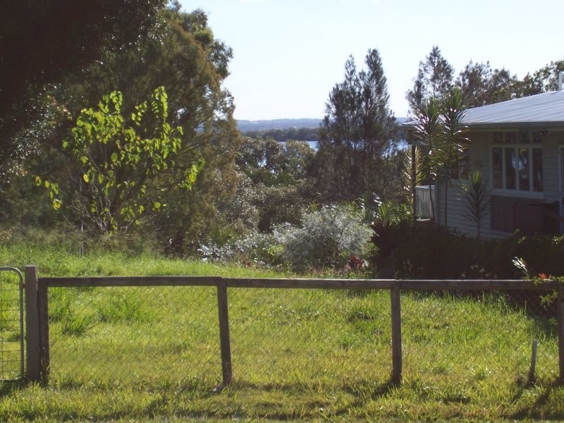29 Charles Terrace, Macleay Island QLD 4184