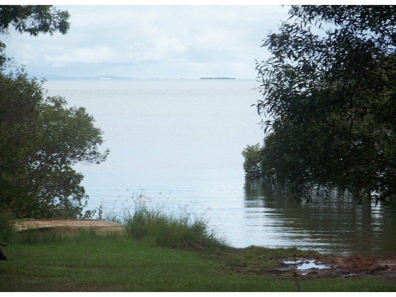 30 Blue Bay Cresc, Macleay Island QLD 4184