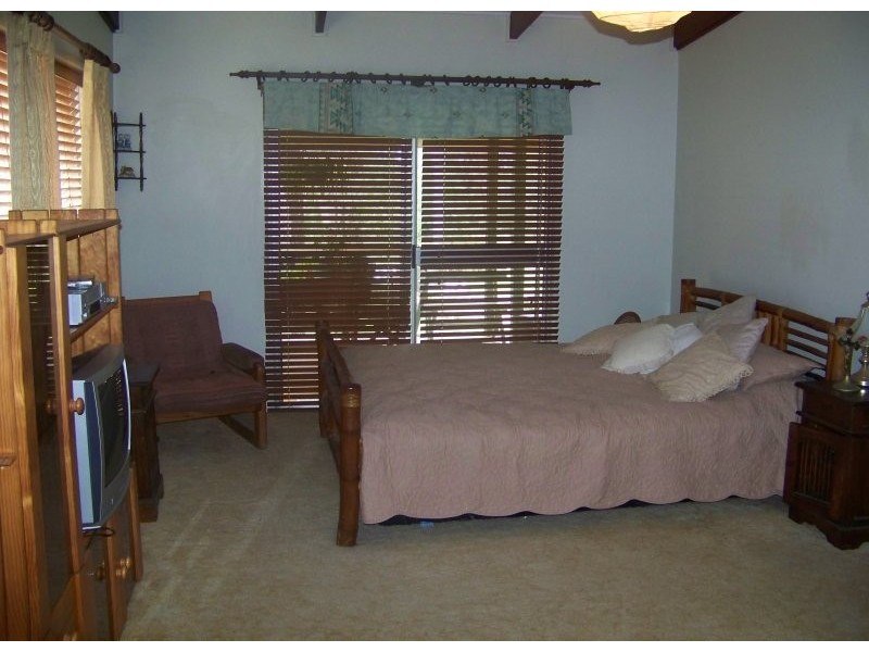 30 Blue Bay Cresc, Macleay Island QLD 4184