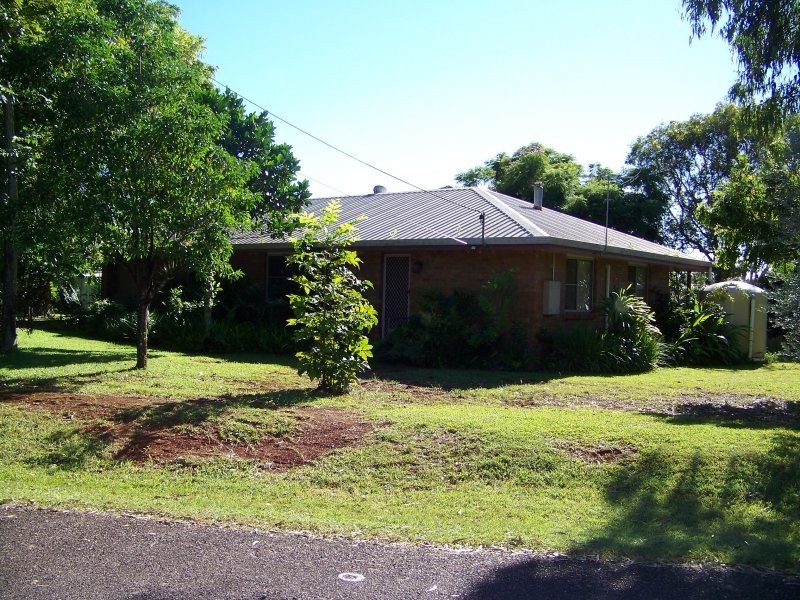 28  LEONIE cres, Lamb Island QLD 4184