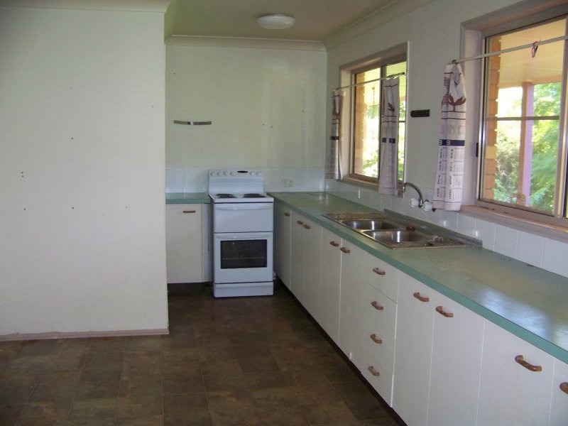 28  LEONIE cres, Lamb Island QLD 4184