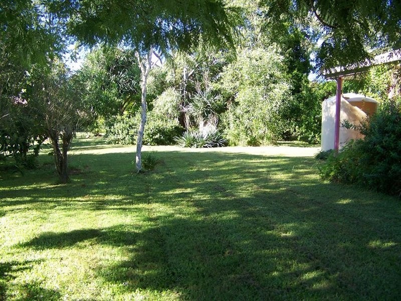 28  LEONIE cres, Lamb Island QLD 4184