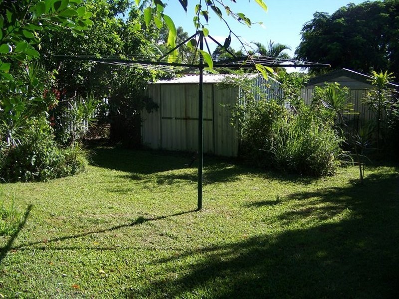 28  LEONIE cres, Lamb Island QLD 4184