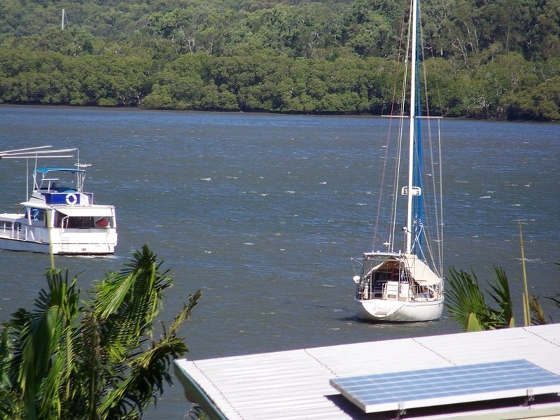 28 LUCAS dr, Lamb Island QLD 4184