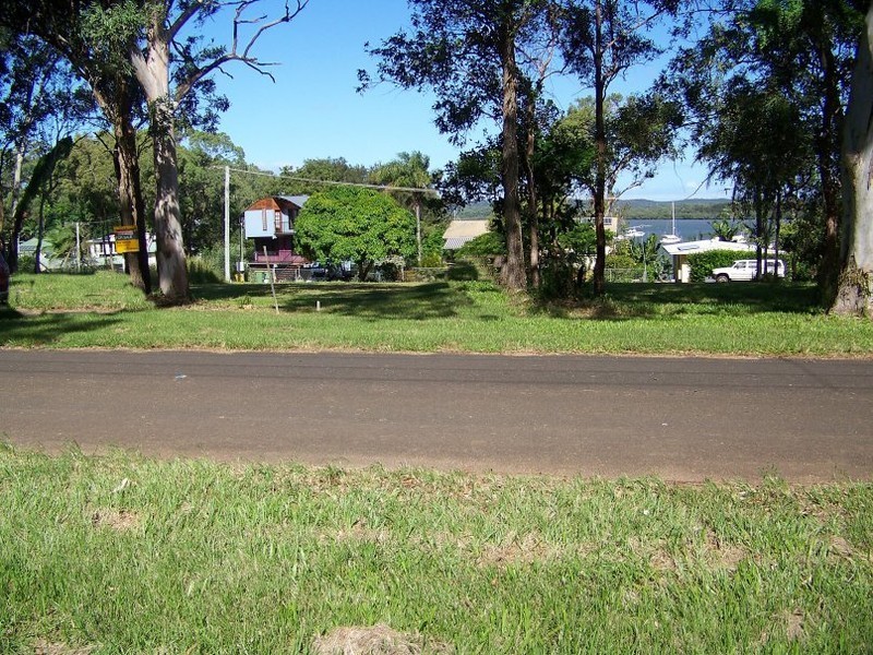 28 LUCAS dr, Lamb Island QLD 4184