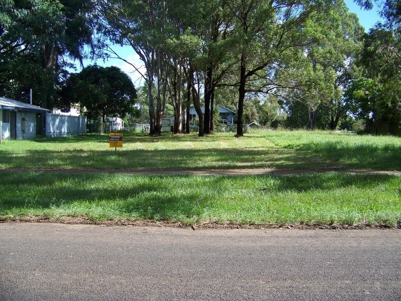 28 LUCAS dr, Lamb Island QLD 4184