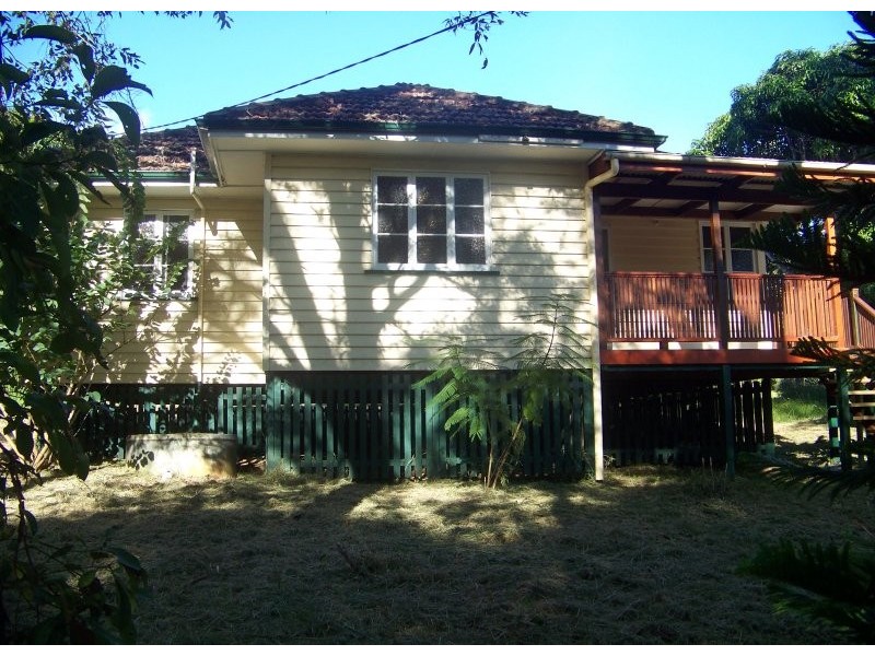 10 Rhodes Street, Macleay Island QLD 4184