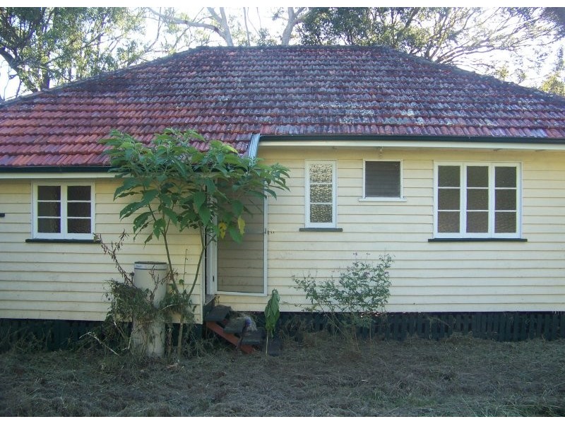 10 Rhodes Street, Macleay Island QLD 4184