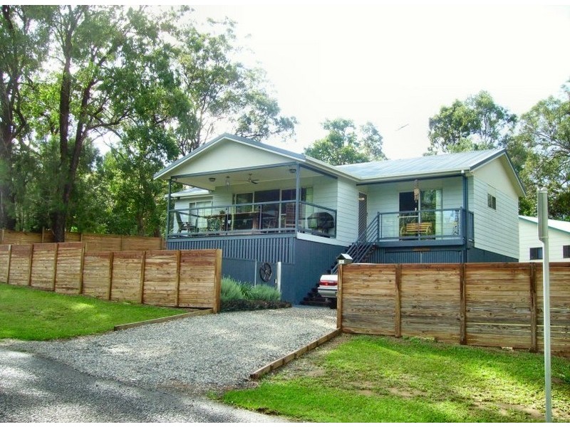 141 High Central Road, Macleay Island QLD 4184