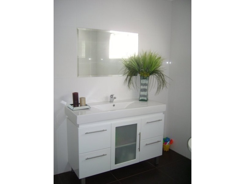 141 High Central Road, Macleay Island QLD 4184