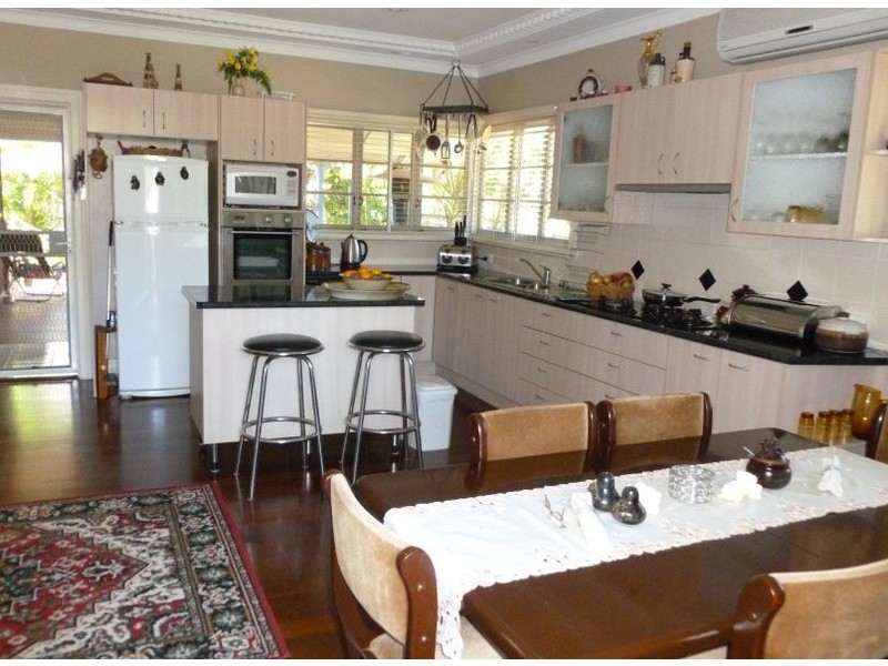 18 COAST RD, Macleay Island QLD 4184