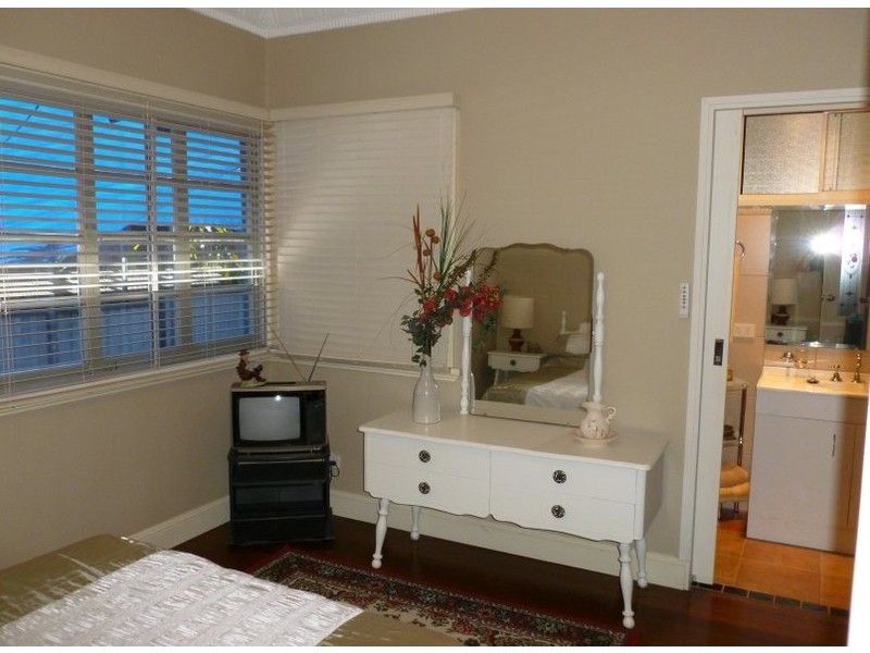 18 COAST RD, Macleay Island QLD 4184