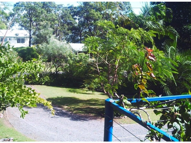 18 COAST RD, Macleay Island QLD 4184