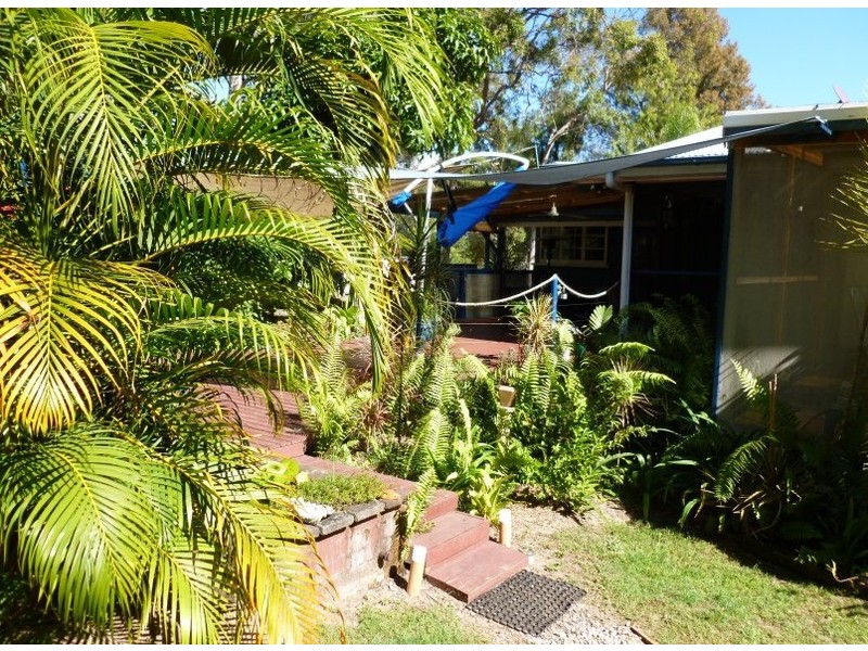 18 COAST RD, Macleay Island QLD 4184