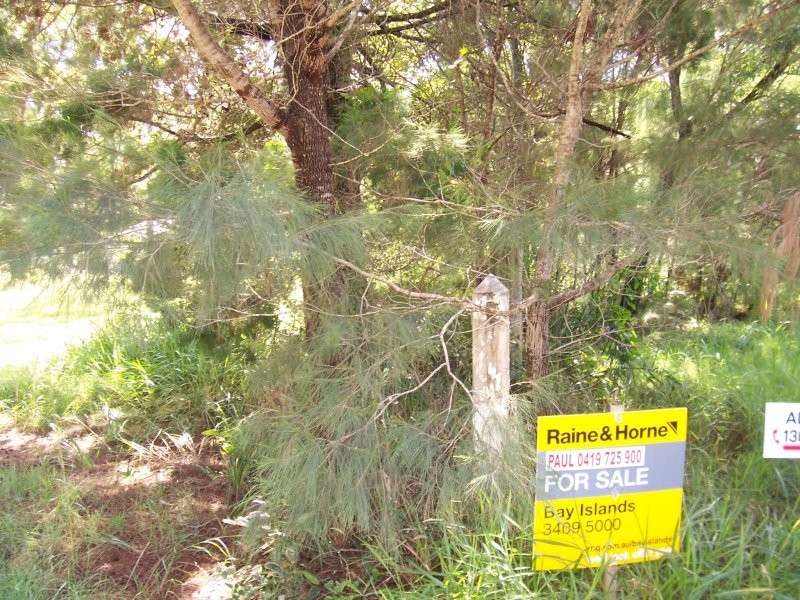 4 ACACIA CRT, Macleay Island QLD 4184