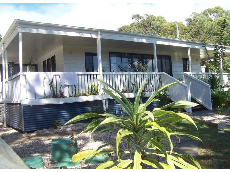 6 Hamilton Parade, Macleay Island QLD 4184