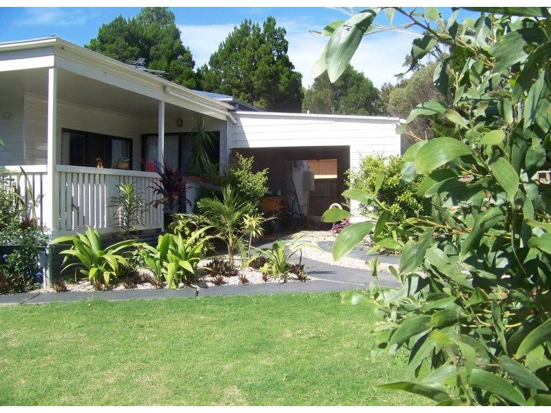 6 Hamilton Parade, Macleay Island QLD 4184