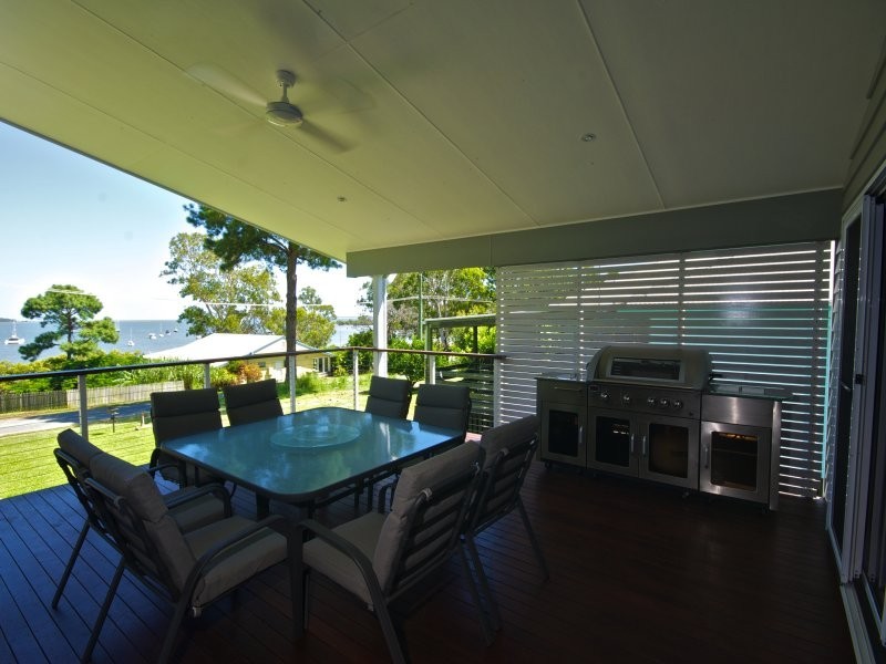 15 Kim Crescent, Macleay Island QLD 4184
