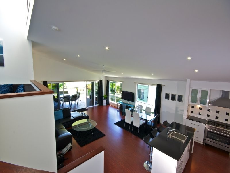 15 Kim Crescent, Macleay Island QLD 4184