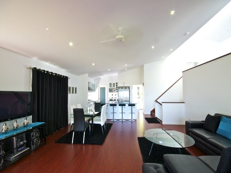 15 Kim Crescent, Macleay Island QLD 4184