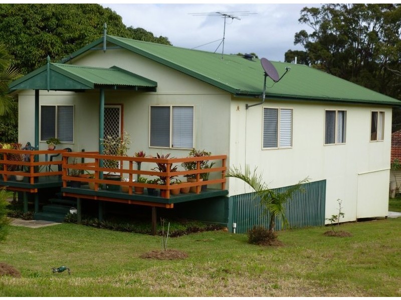 9 Michael Street, Macleay Island QLD 4184