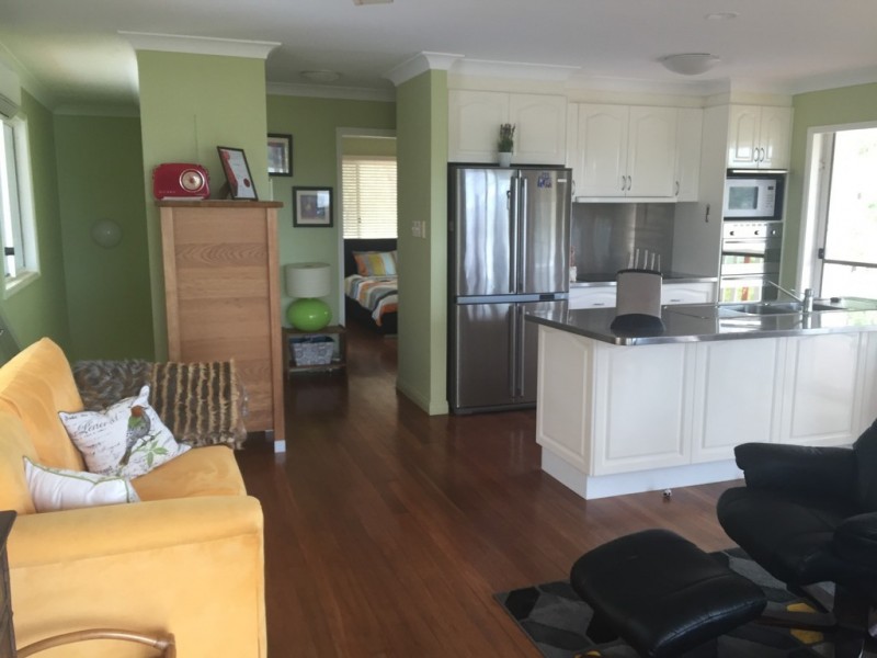 4 Cotton Tree Avenue, Macleay Island QLD 4184
