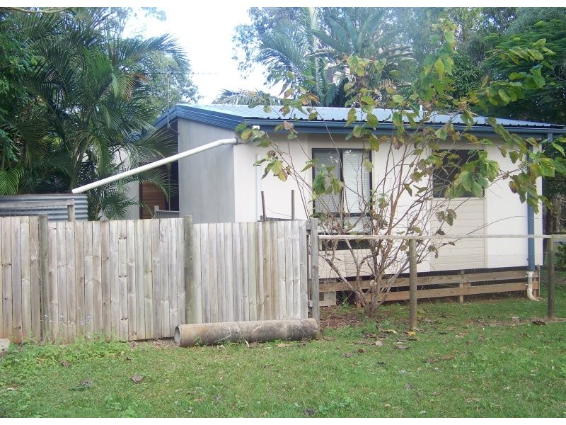 55 Francis Rd, Macleay Island QLD 4184