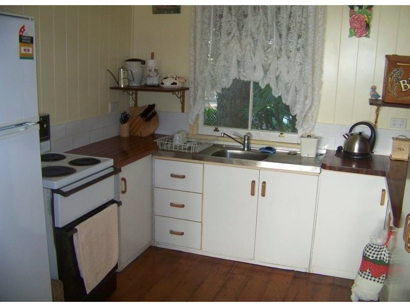 12 Kooberry Street, Macleay Island QLD 4184