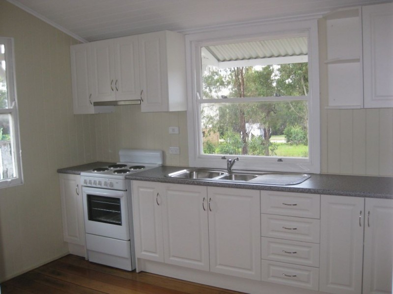 18 WAKE ST, Macleay Island QLD 4184