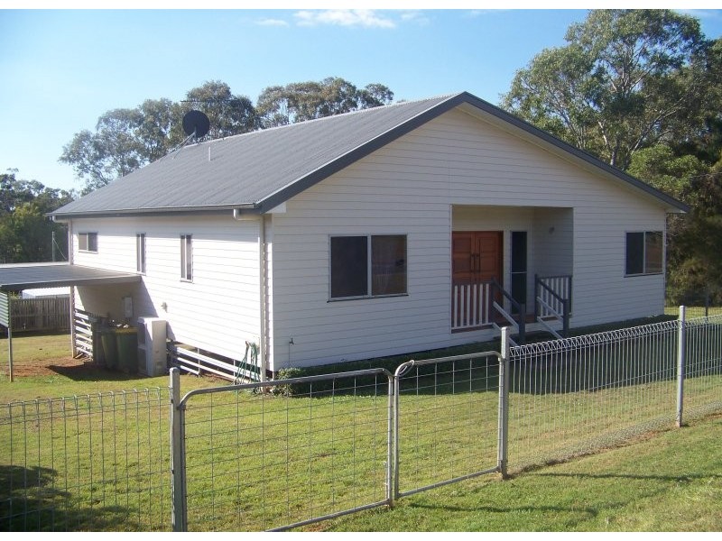 19 Francis Rd, Macleay Island QLD 4184