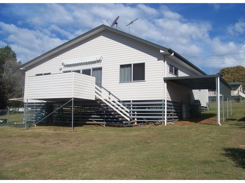 19 Francis Rd, Macleay Island QLD 4184