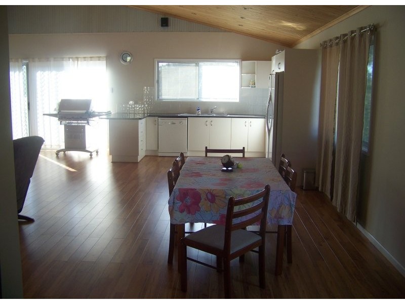 19 Francis Rd, Macleay Island QLD 4184