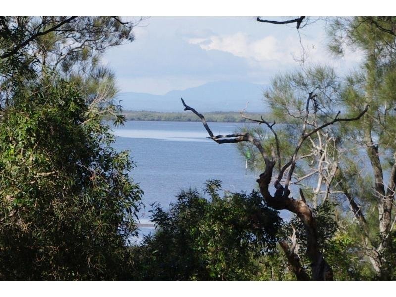 14 Bertram Road, Karragarra Island QLD 4184