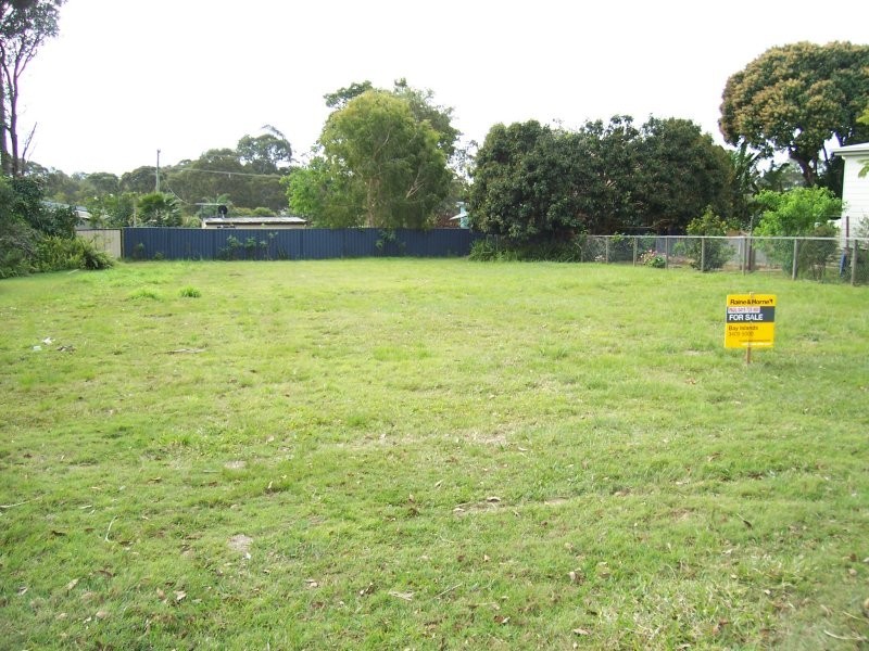 19 SCOTTS RD, Macleay Island QLD 4184