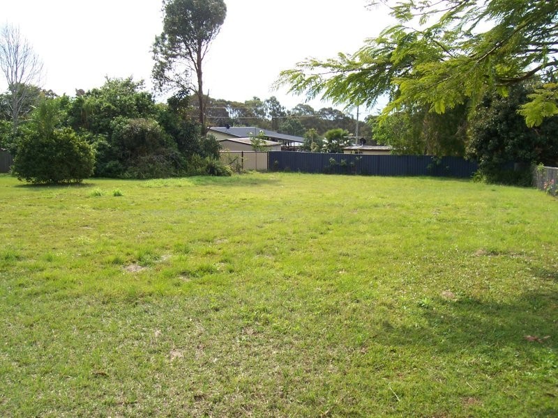 19 SCOTTS RD, Macleay Island QLD 4184