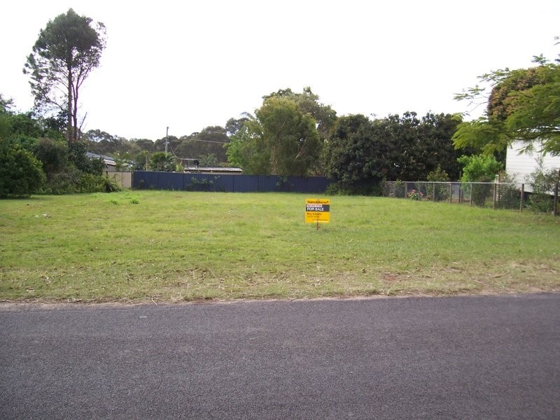 19 SCOTTS RD, Macleay Island QLD 4184
