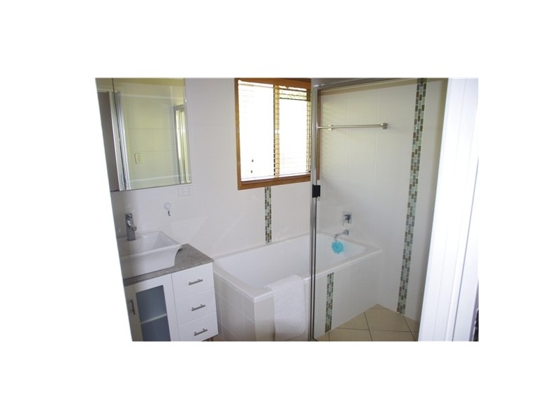 10 Kalara St, Macleay Island QLD 4184