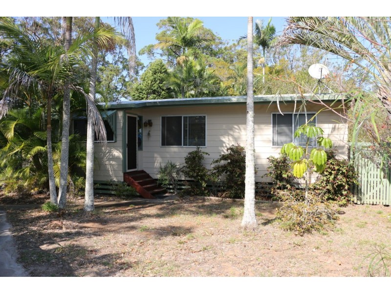 16 Mango Cresc, Macleay Island QLD 4184