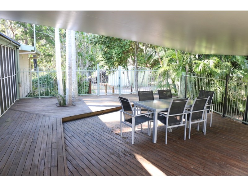 16 Mango Cresc, Macleay Island QLD 4184