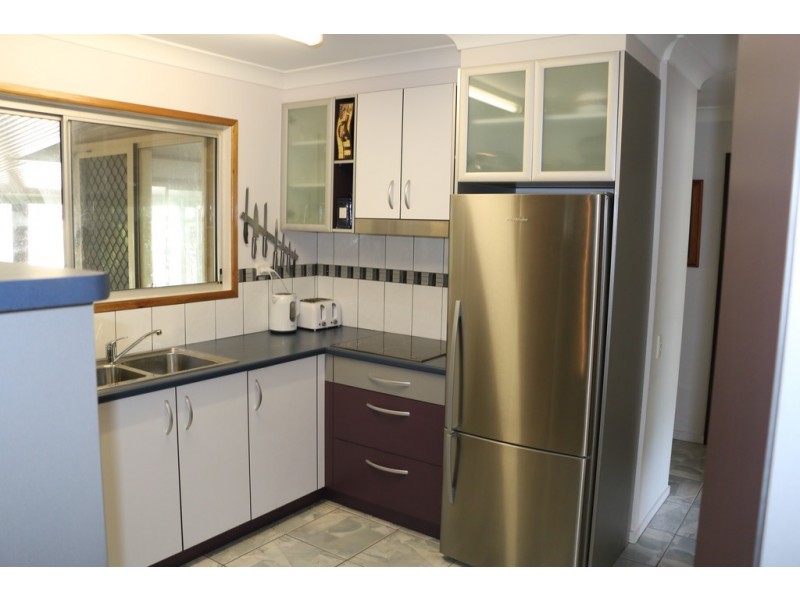 16 Mango Cresc, Macleay Island QLD 4184